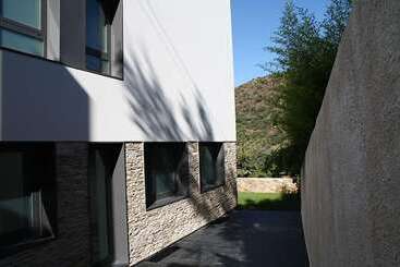 پانسیون Hostal Tres Campanas