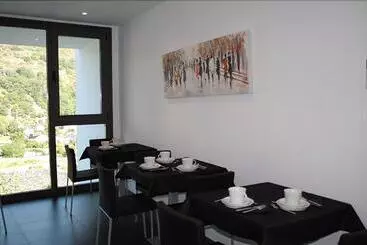 ペンション Hostal Tres Campanas
