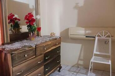 پانسیون Tina's Guest House