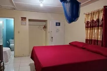 پانسیون Tina's Guest House