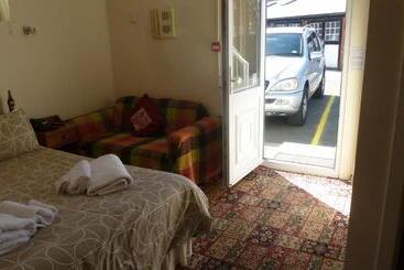 Pensionat Whitehall Guest House