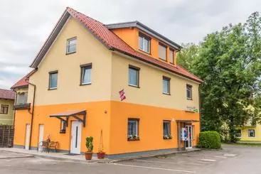 Aamiaismajoitus (B&B) Ferienwohnungen Und Zimmer Yassi