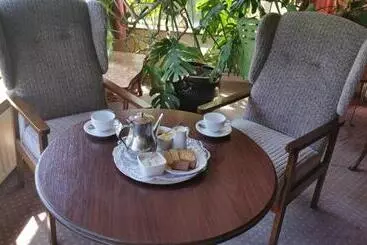 Majatalo Coolcower House