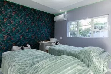 پانسیون Dolphin Bay Boutique Hotel And Spa