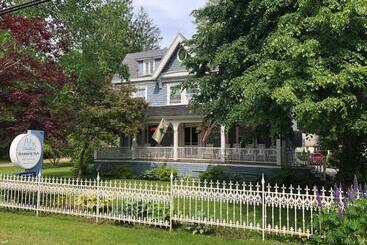 هاستل The Harbor Inn