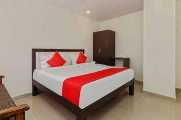 Отель Oyo 28743 Golconda Inn