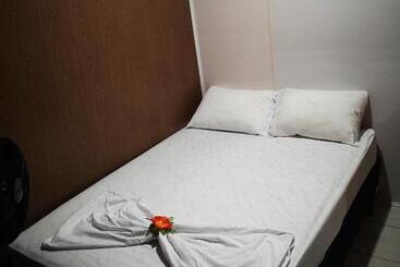 تختخواب و صبحانه The Jungle Container