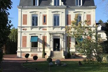 بنسيون Villa Nanteuil