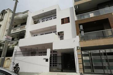 호텔 Oyo 29268 White Arcade