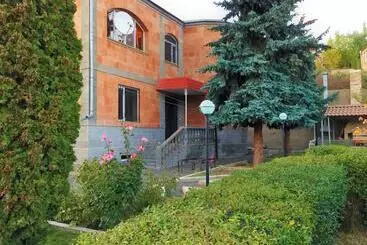 Pension  Qyavar House