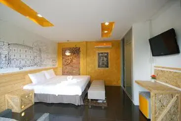 בית מלון כפרי The Regent Resort Phuket