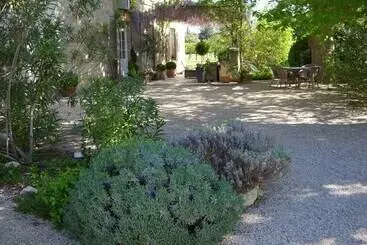 Aamiaismajoitus (B&B) Mas Les Fleurs D’hilaire