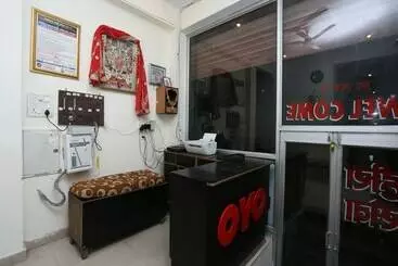 Oyo 30850 Hotel Hira