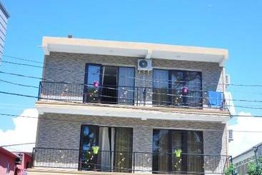 هتل Kobuleti Garden Inn