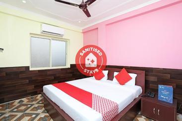 Hotel Oyo 28801 Radhika Guest House