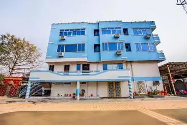هتل Oyo 27962 Pamma Inn