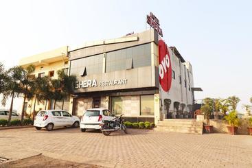 Oyo 28457 Hotel Shera