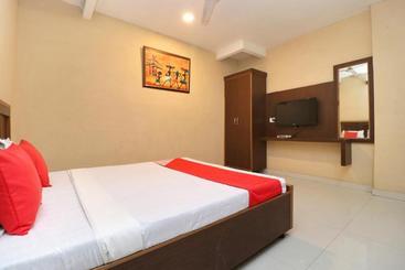 Oyo 24650 Hotel Bombay Regency