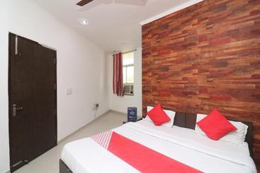 Hotell Oyo 24877 New Sunrise