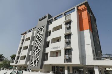 هتل Oyo 18305 Trance Hospitality Services