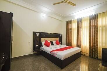 فندق Oyo 15438 Vivek Nomadic