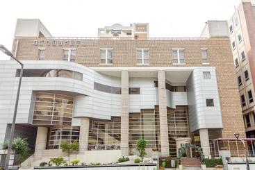 فندق Naniwanomiya