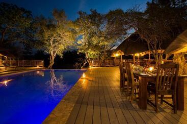 酒店 Vuyani River Lodge