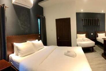 בית מלון כפרי Faraway Suites