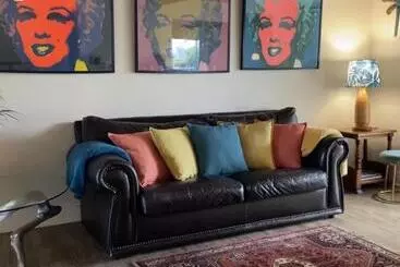 Dolphin Circle Bed And Breakfast