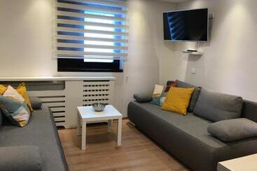 Pensió Yelayeti Apartments