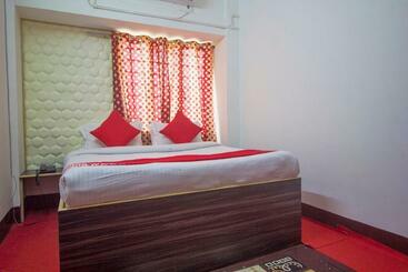 Hotell Oyo 12992 Prince Lodge