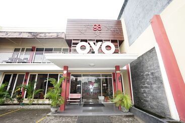 Hotel O 98 Residence Near Petra Christian University