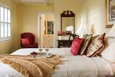 تختخواب و صبحانه The Inn At Whitewing Farm