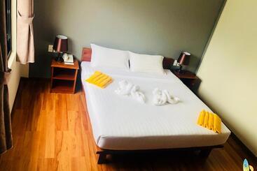 هتل Sea Breeze Lodge Ngapali