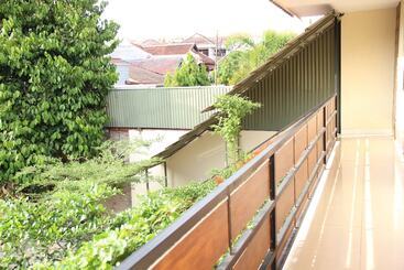 هتل Bamboe Inn Homestay