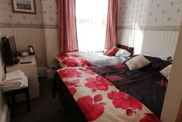 בית מלון כפרי Overton Villa