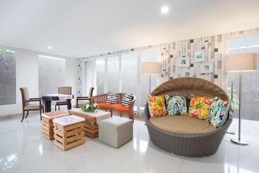 Pansiyon Reddoorz Plus At Riverside Malang