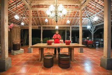 Hotell Oyo 156 Wirasamala Villa