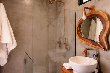 Cabane Container Hotel   Adults Only