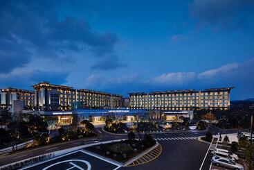 Hotel Landing Jeju Shinhwa World