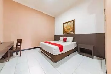 Pensão Reddoorz Near Kejaksan Station Cirebon