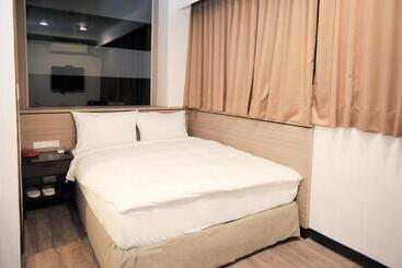 هاستل Huang Kai