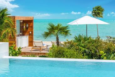 استراحتگاه Beach Enclave