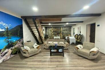 پانسیون Iuri Udesiani S Guesthouse