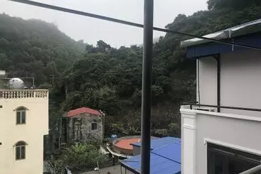 Cong Khanh Hotel   Hostel