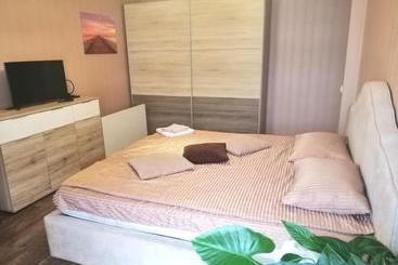 Pensión Komnata V Gostevom Dome Na Metro Osokorki