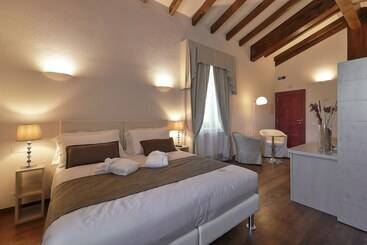 Отель Relais Val D'orcia
