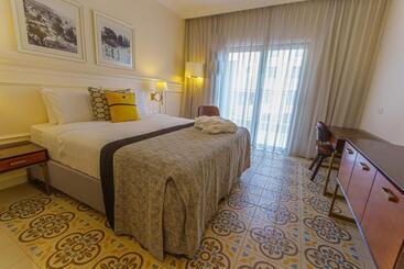 Hotel Edmond Rosh Pina