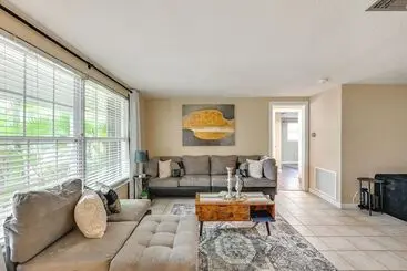 Mökkimajoitus Home W/ Game Room Near Downtown New Port Richey