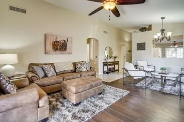Mökkimajoitus 2 Mi To Surprise Stadium! Dog Friendly Home, Pool